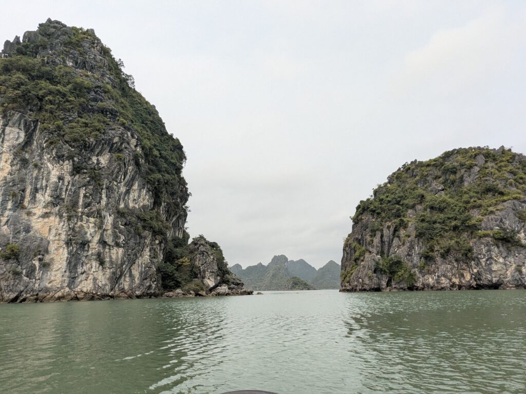 Cat Ba – zwischen Baustellen, Booten und einem unerwarteten Happy End pxl 20260403 032322488