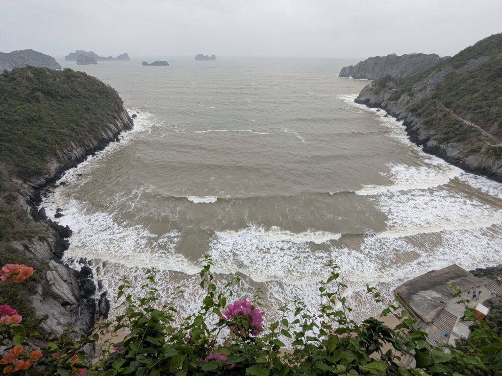 Cat Ba – zwischen Baustellen, Booten und einem unerwarteten Happy End pxl 20260403 082055481