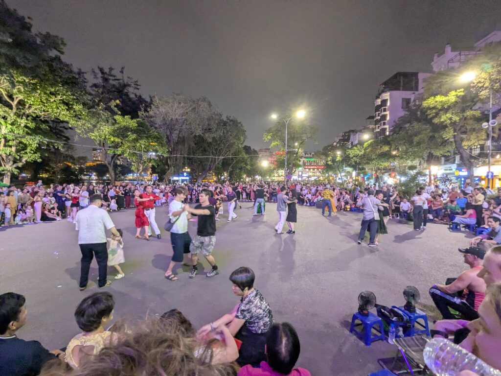 Hanoi – laut, chaotisch und definitiv nichts für Anfänger pxl 20260404 135844053.mp